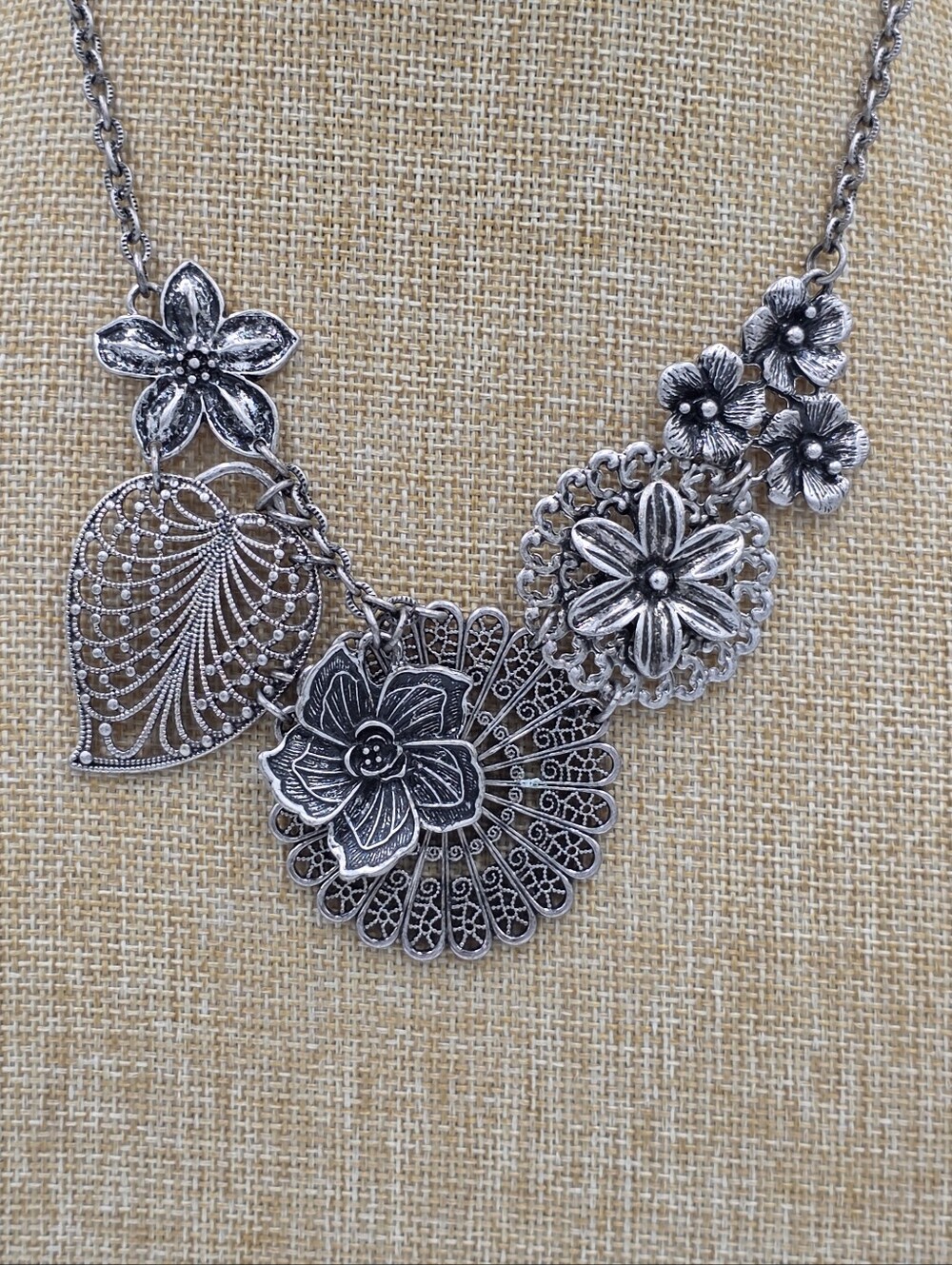 Premier Designs Antique Silver Floral Leaf Statement Necklace Filigree Bib‎